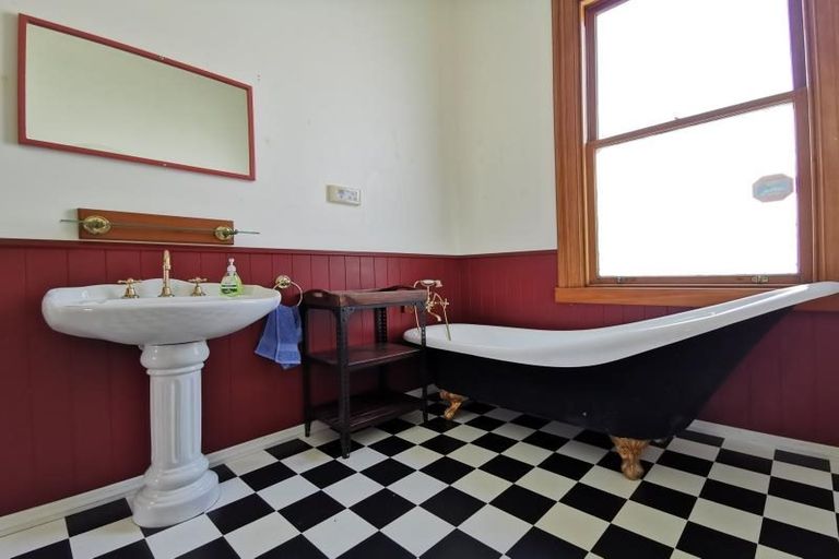 Photo of property in 26 Grove Road, Kelburn, Wellington, 6012