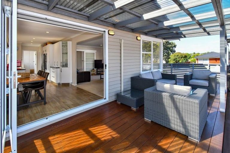 Photo of property in 2 Cheam Place, Pakuranga Heights, Auckland, 2010