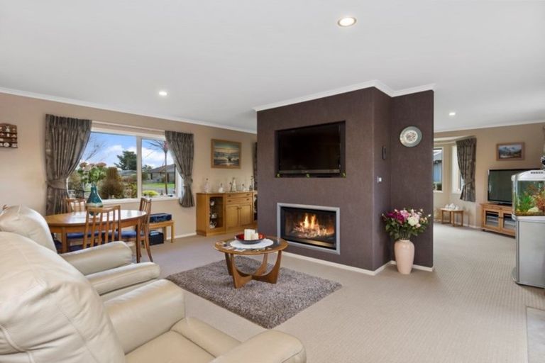 Photo of property in 22 Oakwood Way, Papamoa Beach, Papamoa, 3118