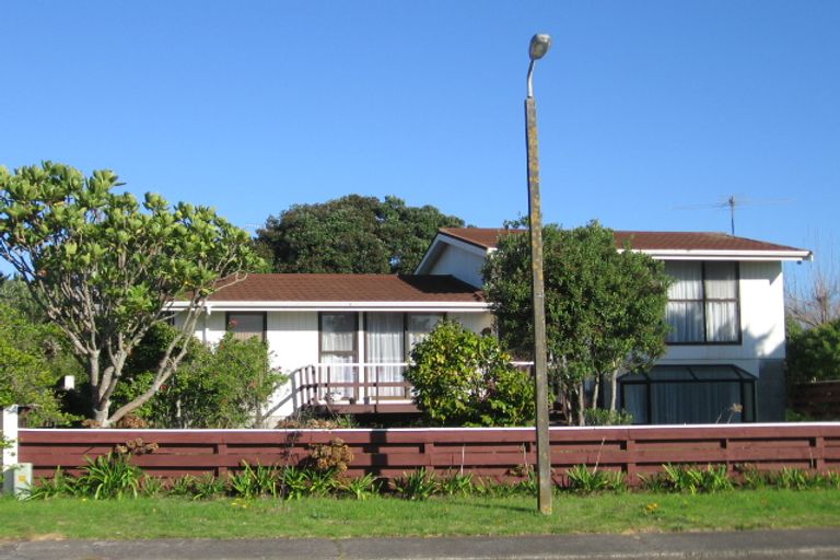 Photo of property in 24 Freyberg Crescent, Waikanae Beach, Waikanae, 5036