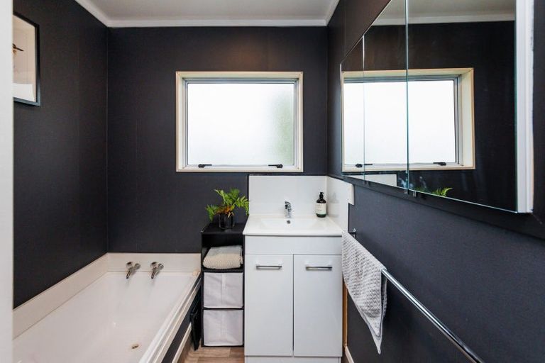 Photo of property in 3 Delta Place, Milson, Palmerston North, 4414