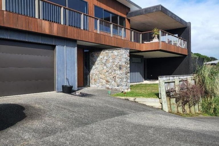 Photo of property in 55 Pitcairn Street, Oakura, 4314