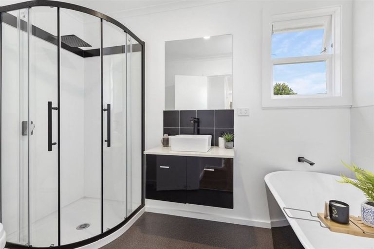 Photo of property in 6 Spur Grove, Titahi Bay, Porirua, 5022