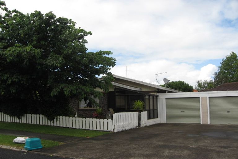 Photo of property in 14a Balgowan Terrace, Conifer Grove, Takanini, 2112