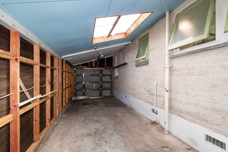 Photo of property in 16 Lipscombe Crescent, Havelock North, 4130