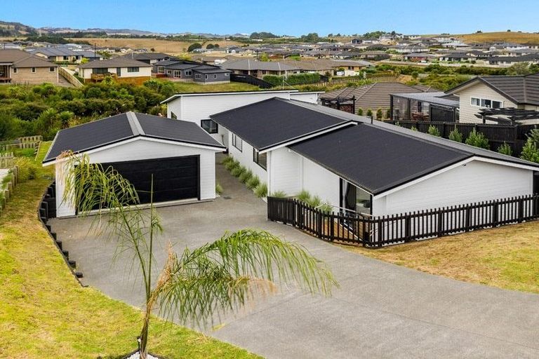 Photo of property in 64 Helenslee Road, Pokeno, 2402