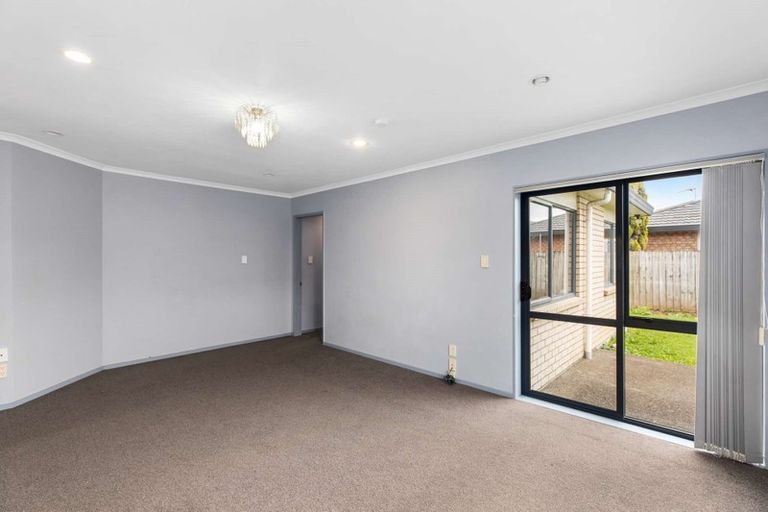 Photo of property in 100a Manuroa Road, Takanini, 2112
