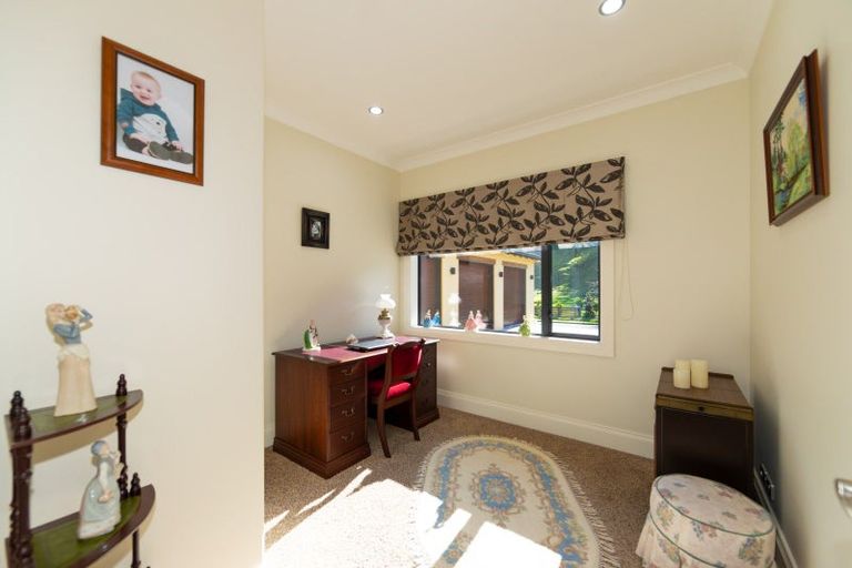 Photo of property in 12 Oak Place, Poraiti, Napier, 4112