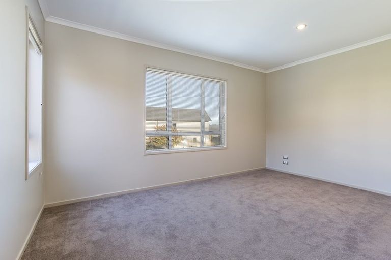 Photo of property in 12 Horizon View Road, Oteha, Auckland, 0632