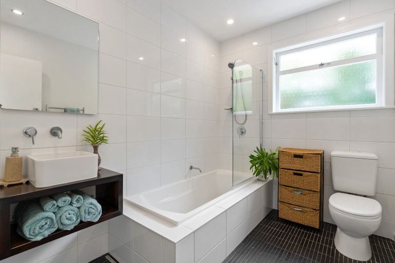 Photo of property in 7 Houghton Bay Road, Houghton Bay, Wellington, 6023