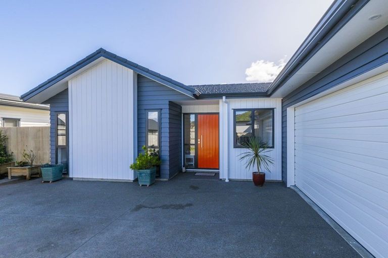 Photo of property in 17 Teiaroa Street, Waikanae, 5036