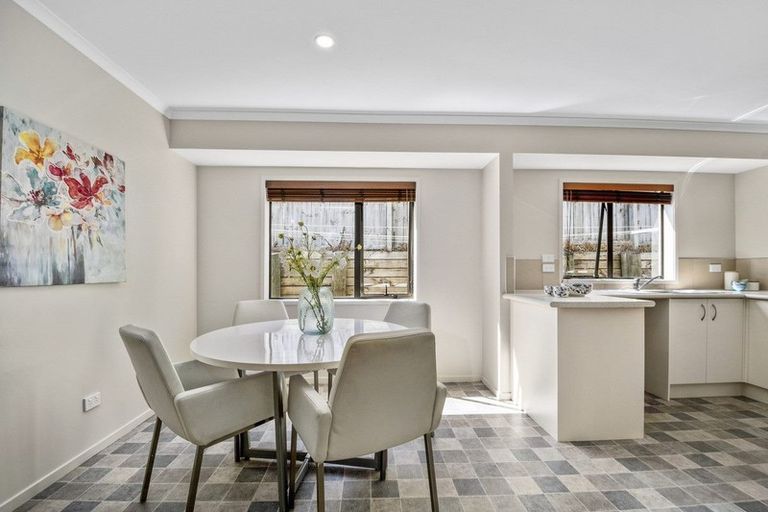 Photo of property in 57b Sabulite Road, Kelston, Auckland, 0602