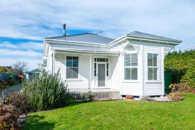 Photo of property in 12 Waverley Street, Elgin, Gisborne, 4010
