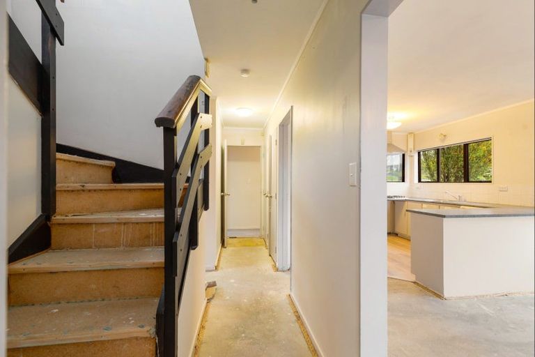 Photo of property in 1/16 Glen Vista Place, Bayview, Auckland, 0629