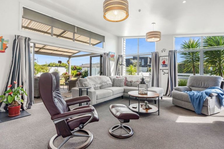 Photo of property in 22 Sando Way, One Tree Point, 0118