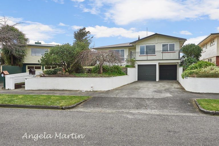Photo of property in 19 Newcastle Street, Hokowhitu, Palmerston North, 4410