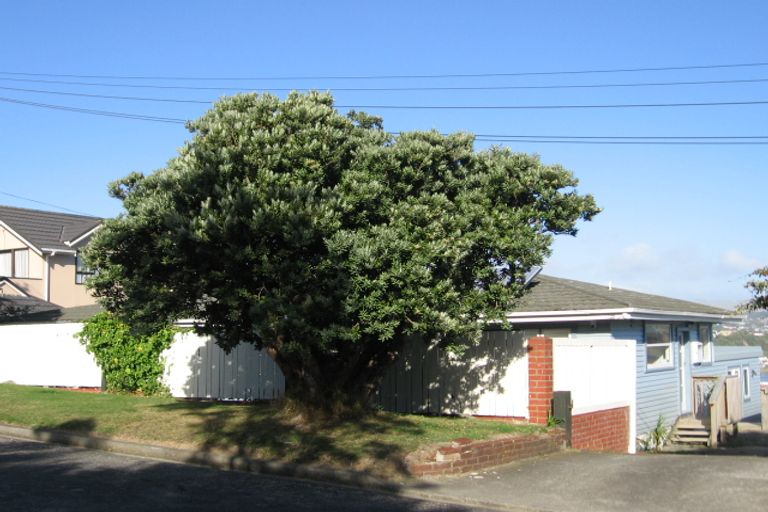 Photo of property in 6 Corlett Road, Plimmerton, Porirua, 5026