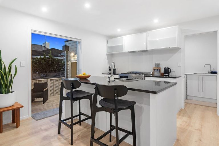 Photo of property in 1/18 Ridge Road, Waiake, Auckland, 0630