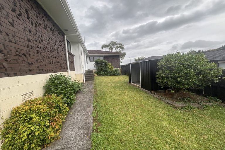 Photo of property in 14 Mark Edward Drive, Half Moon Bay, Auckland, 2012