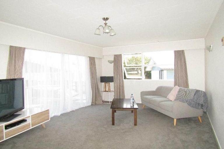 Photo of property in 16 Kotare Street, Hilltop, Taupo, 3330