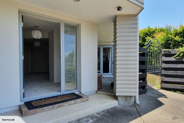 Photo of property in 70a Seaview Road, Castor Bay, Auckland, 0620