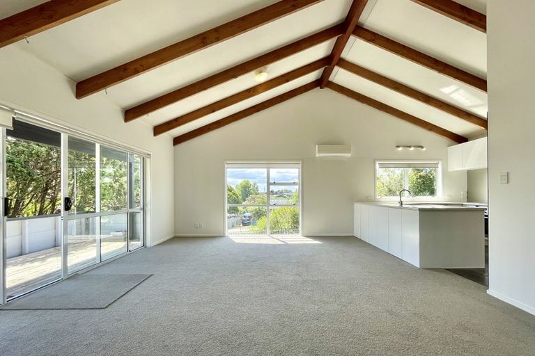 Photo of property in 10 Brian Crescent, Stanmore Bay, Whangaparaoa, 0932