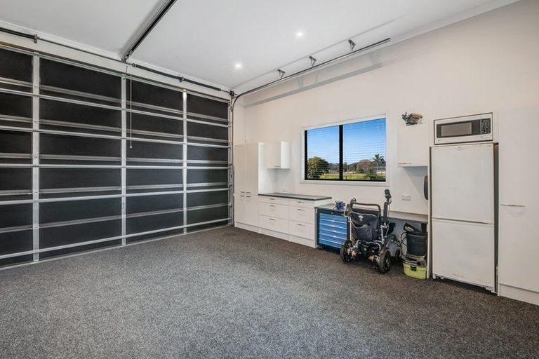 Photo of property in 7 Raabia Close, Parakai, 0830