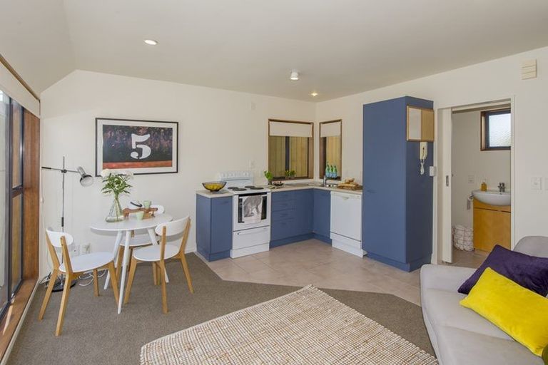 Photo of property in 4a Robieson Lane, Roseneath, Wellington, 6011