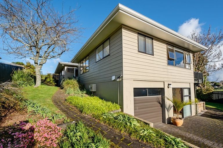 Photo of property in 11 Cargill Place, Frankleigh Park, New Plymouth, 4310