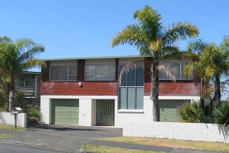 Photo of property in 5 Ravenwood Drive, Forrest Hill, Auckland, 0620