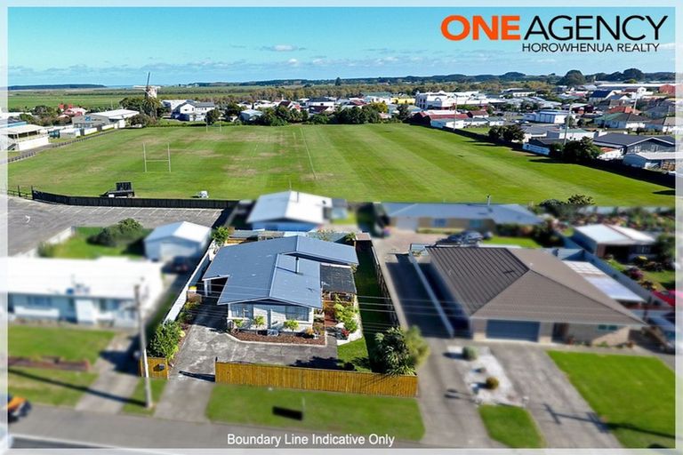 Photo of property in 18 Johnston Street, Foxton, 4814