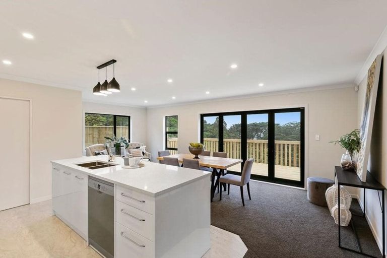 Photo of property in 6 Pihipihi Way, Crofton Downs, Wellington, 6035