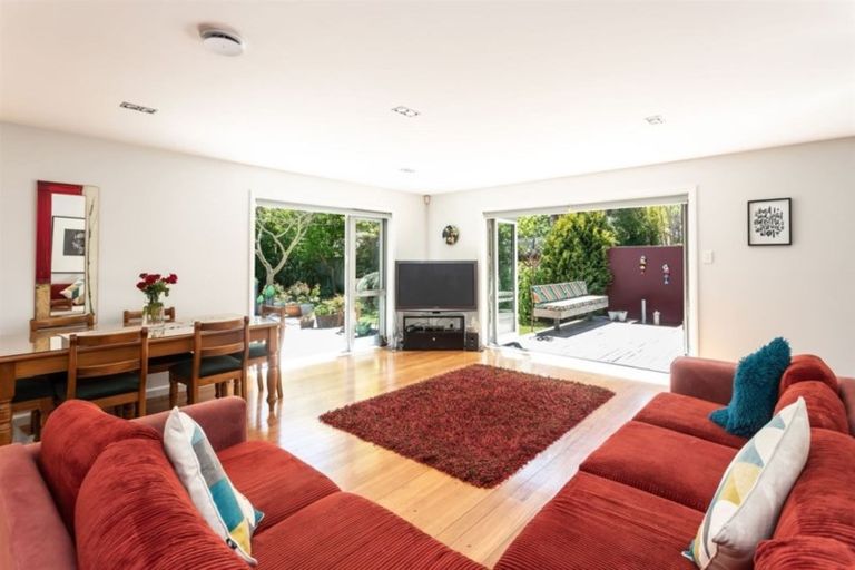 Photo of property in 43 Norwood Street, Beckenham, Christchurch, 8023