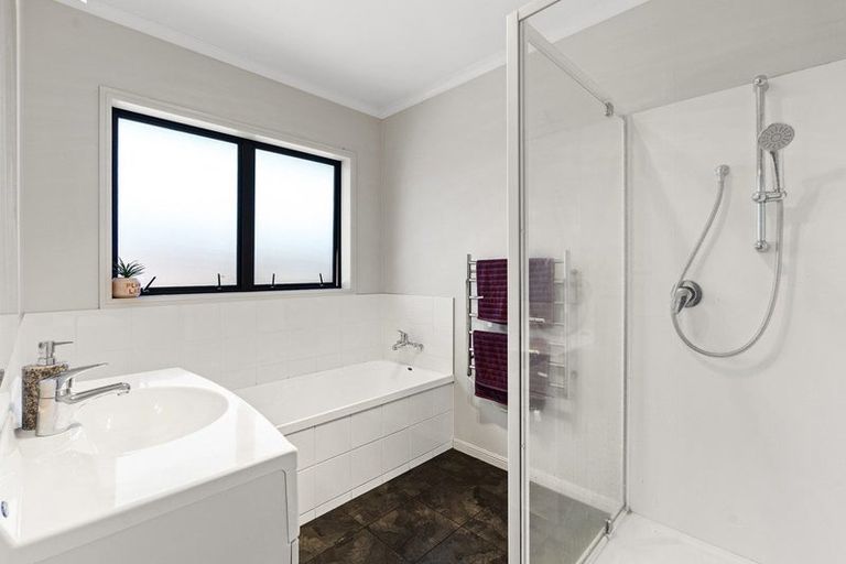 Photo of property in 5d James Drive, Bell Block, New Plymouth, 4312