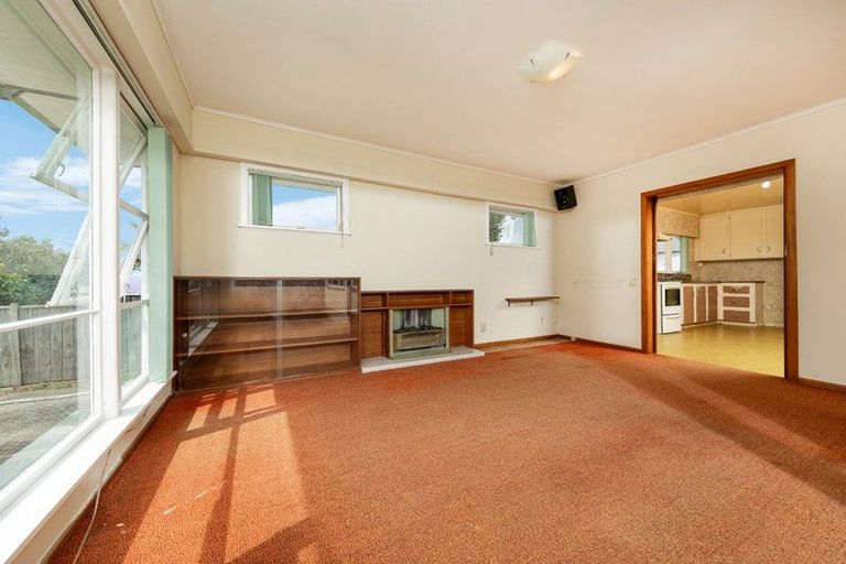 Photo of property in 12 Montmere Avenue, Te Atatu Peninsula, Auckland, 0610