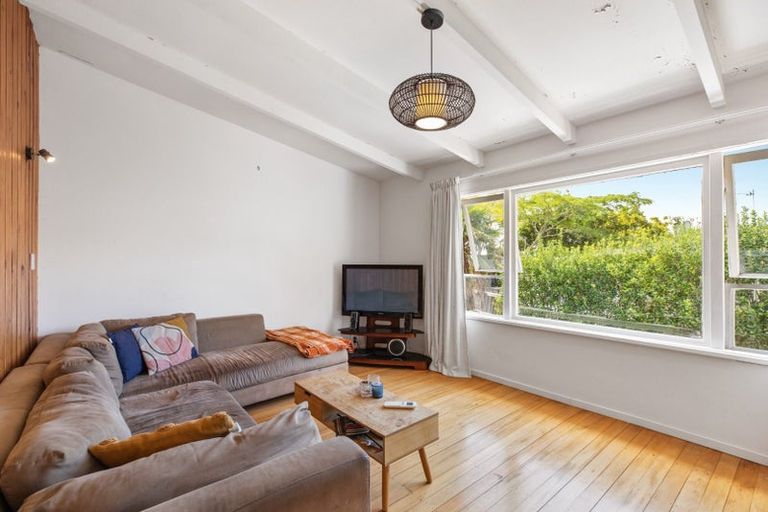 Photo of property in 2/199 Titirangi Road, Titirangi, Auckland, 0604