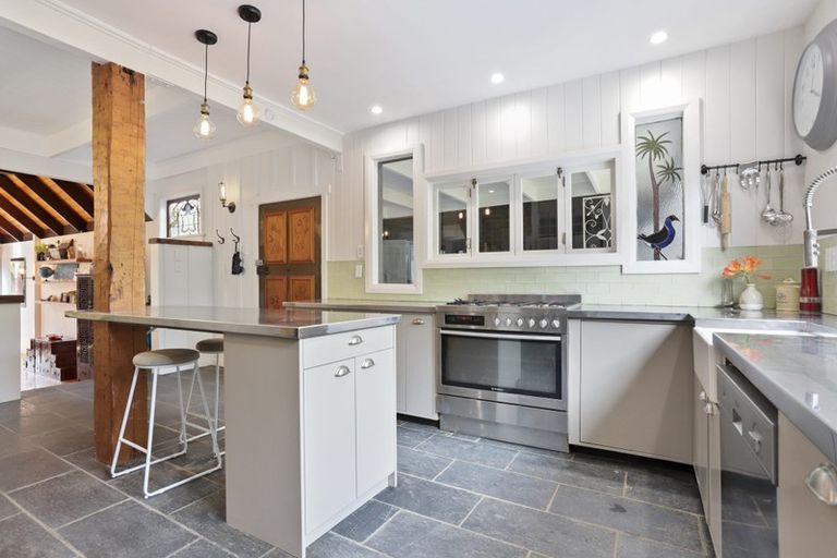 Photo of property in 43 West Lynn Road, Titirangi, Auckland, 0604