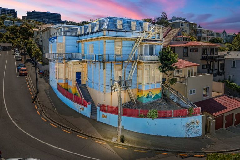 Photo of property in Rosemere Backpackers, 6 Macdonald Crescent, Te Aro, Wellington, 6011