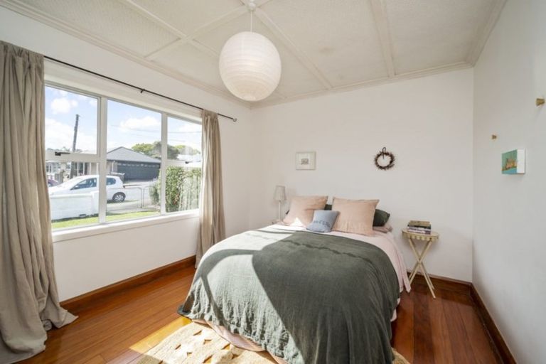 Photo of property in 20 Cameron Street, New Plymouth, 4310
