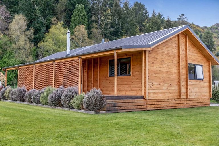 Photo of property in 10 Carlisle Street, Athol, 9793