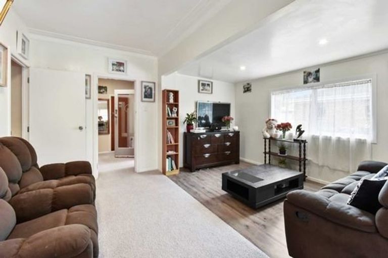 Photo of property in 15 Laurie Avenue, Papakura, 2110