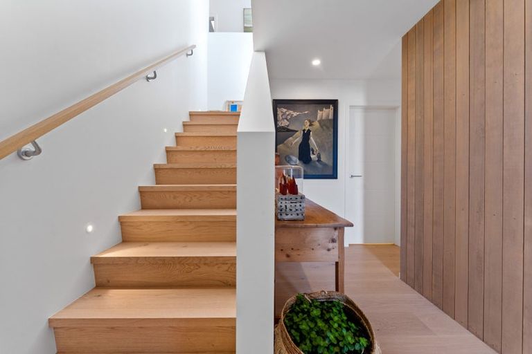 Photo of property in 37a Parr Terrace, Castor Bay, Auckland, 0620