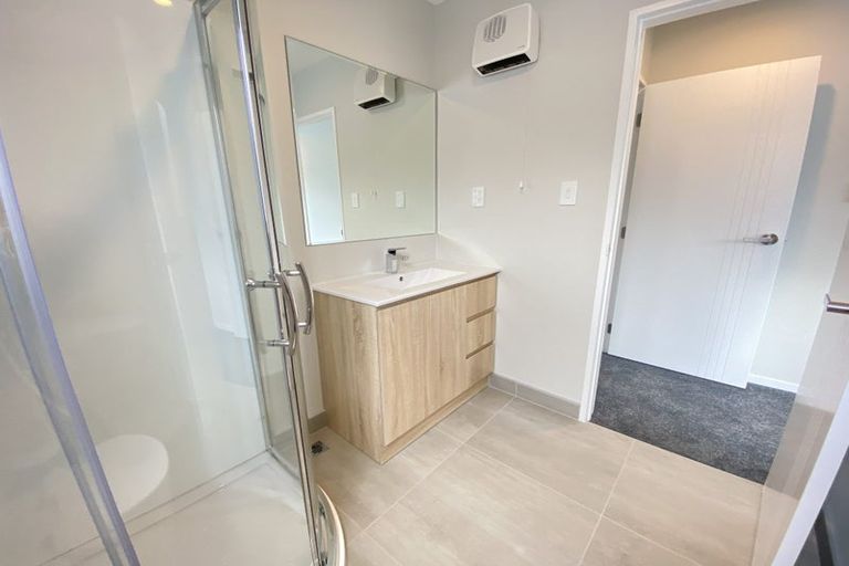 Photo of property in 35 Kaimai Avenue, Massey, Auckland, 0614