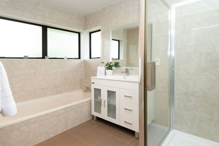 Photo of property in 1/77 Uxbridge Road, Cockle Bay, Auckland, 2014