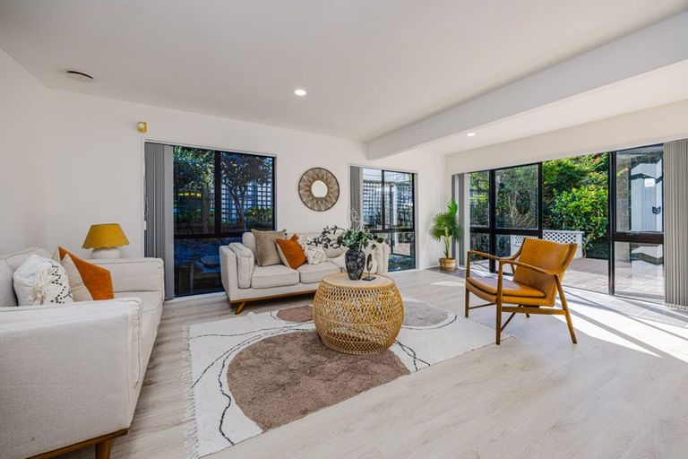 Photo of property in 99a Redoubt Road, Goodwood Heights, Auckland, 2105