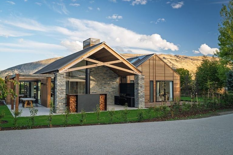 Photo of property in 16 Mccaw Mews, Wanaka, 9305