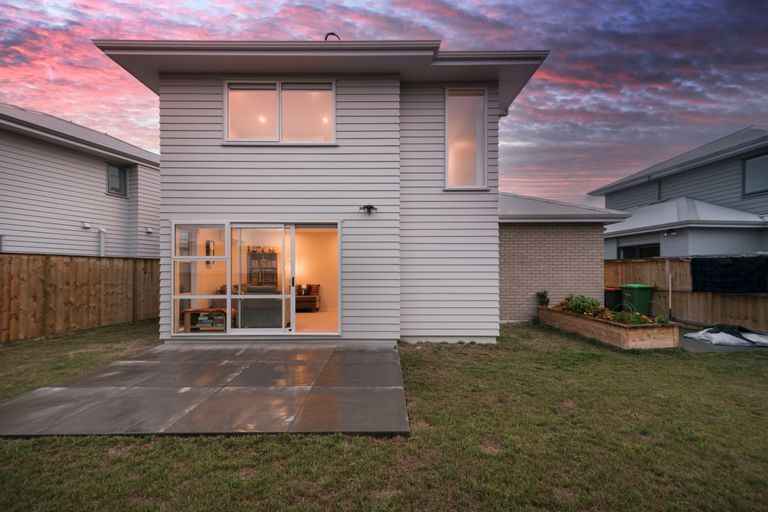 Photo of property in 6 Vincent Mcgrath Crescent, Swanson, Auckland, 0614