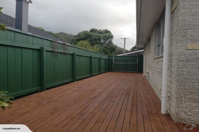 Photo of property in 2/13 Saint Ronans Avenue, Waterloo, Lower Hutt, 5011