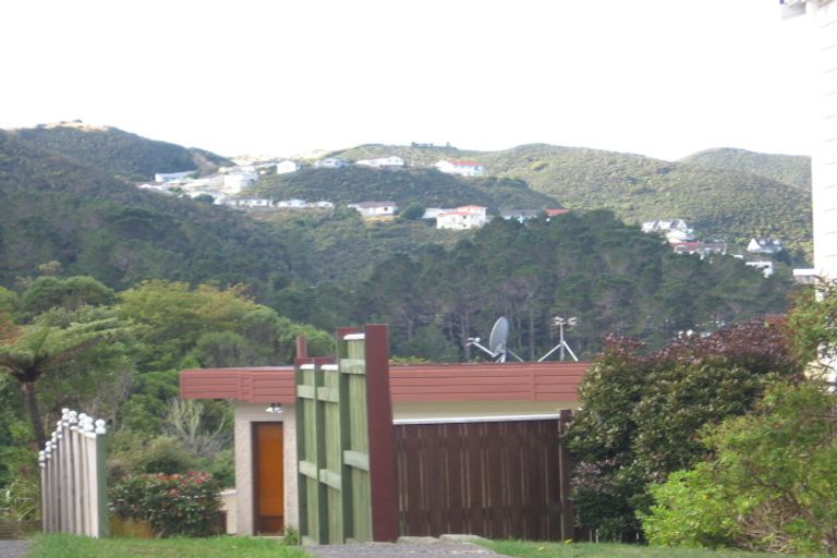 Photo of property in 6 Epping Grove, Karori, Wellington, 6012