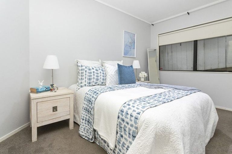 Photo of property in 92b Sandspit Road, Shelly Park, Auckland, 2014